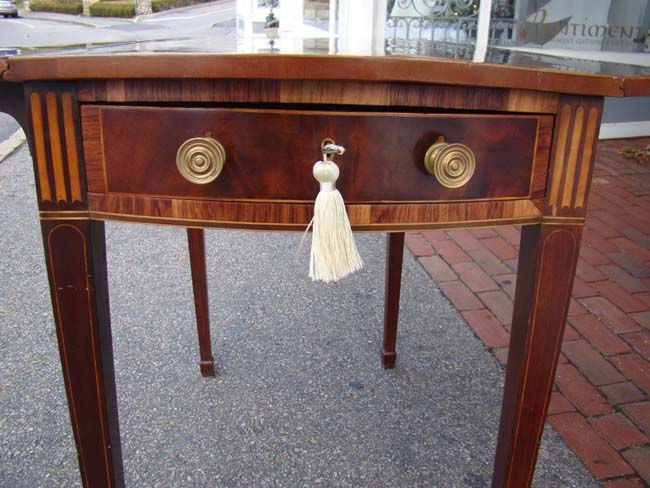 A magnificent late 18th or early 19th century mahogany HEPPLEWHITE Pembroke Table — image 7